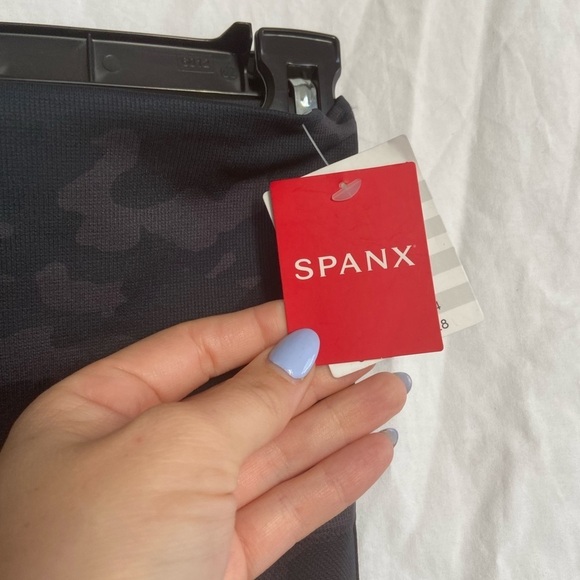 Spanx Look at Me Now Camo Seamless Leggings Size Medium NEW - Picture 7 of 13